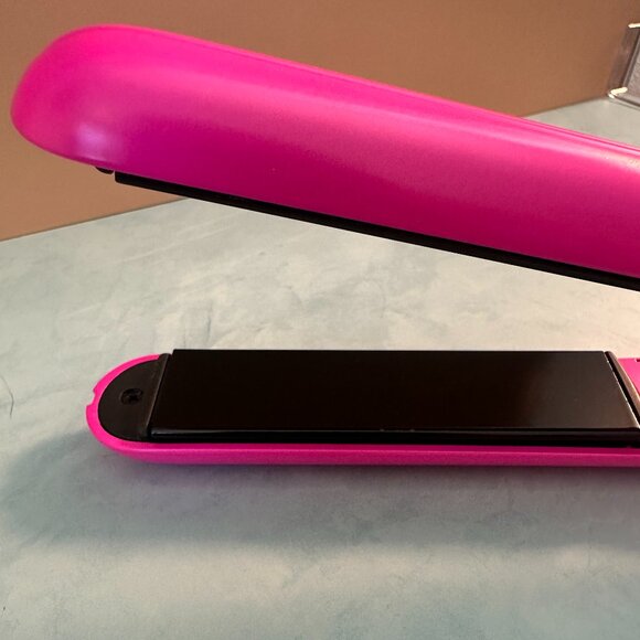BabylissPRO Ceramix Xtreme Hot Pink Straightener - Picture 2 of 5